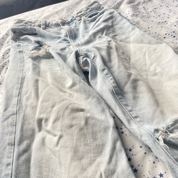 Women’s garage denim ripped wide leg, light wash jeans. - Picture 2 of 3